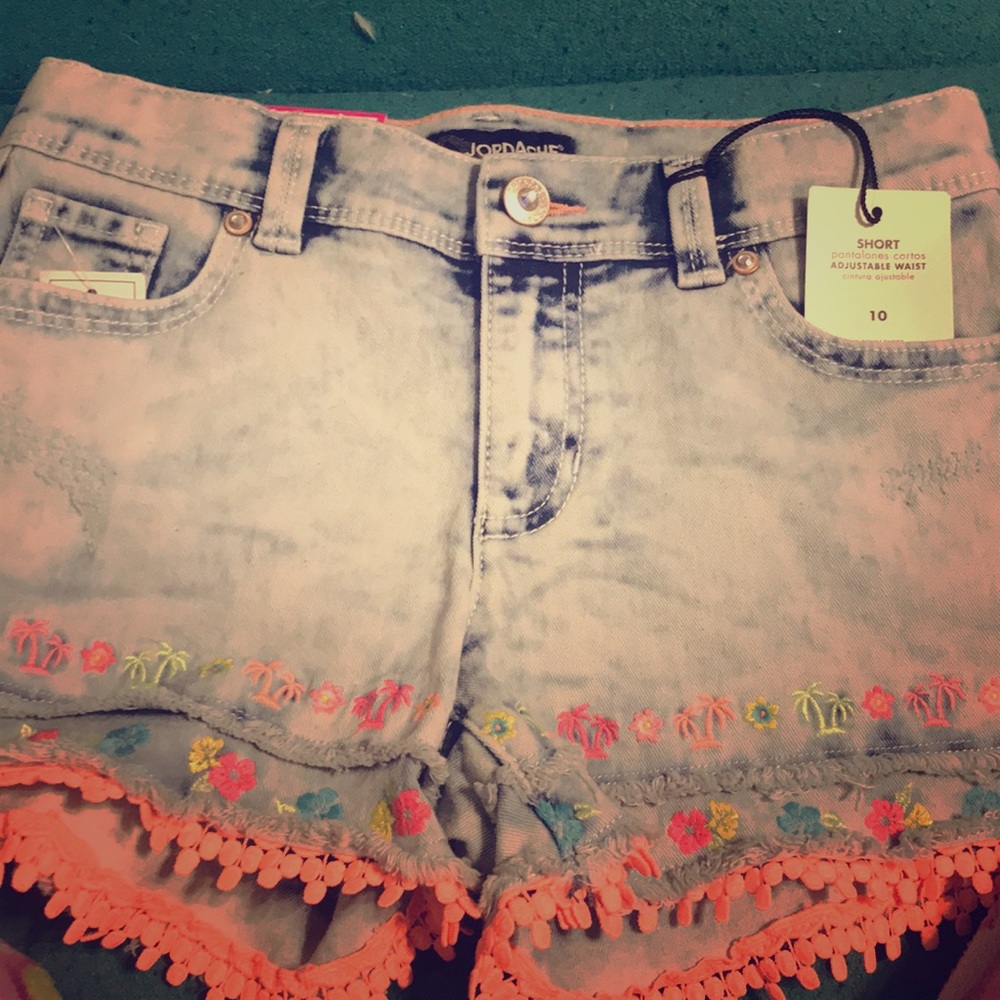 Jean shorts with Pom trees